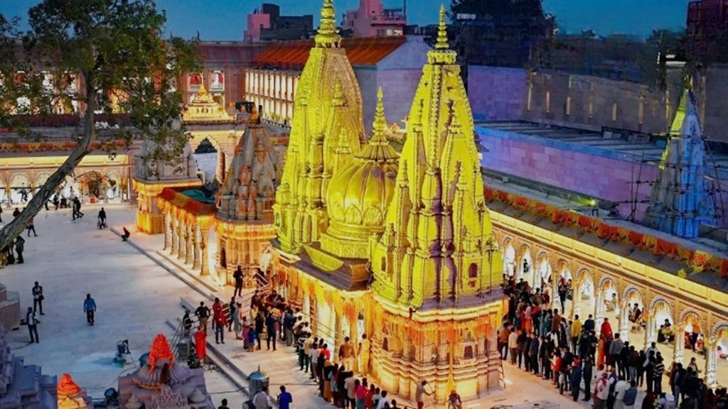 Kashi Vishwanath Temple, Pilgrims in Kashi Vishwanath Temple, Income of Kashi Vishwanth Temple