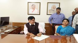 Mansukh Mandaviya: 10 लाख का सोना, 21 लाख का लोन; जानिए कितनी है देश के नए खेल मंत्री मनसुख मांडविया की कुल संपत्ति