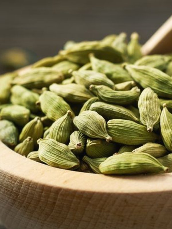 benefits of eating elaichi everyday