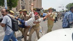 संपादकीय: कानून का घेरा और परीक्षाओं में गड़बड़ी करने वालों पर शिकंजा, सरकार के एक्शन का कितना होगा असर