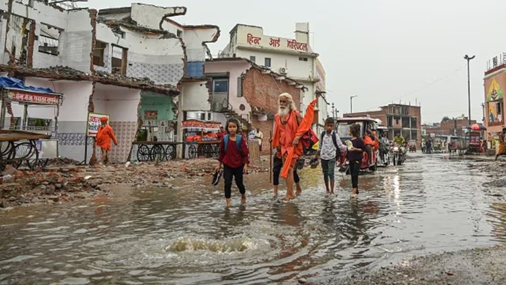 Rampath, Ayodhya, Waterlogging, Rampath Cave in