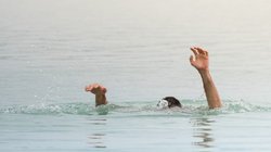 महिला सहपाठी को बचाने के प्रयास में नदी में डूबे चार भारतीय स्टूडेंट्स, छात्रा की जान बची 