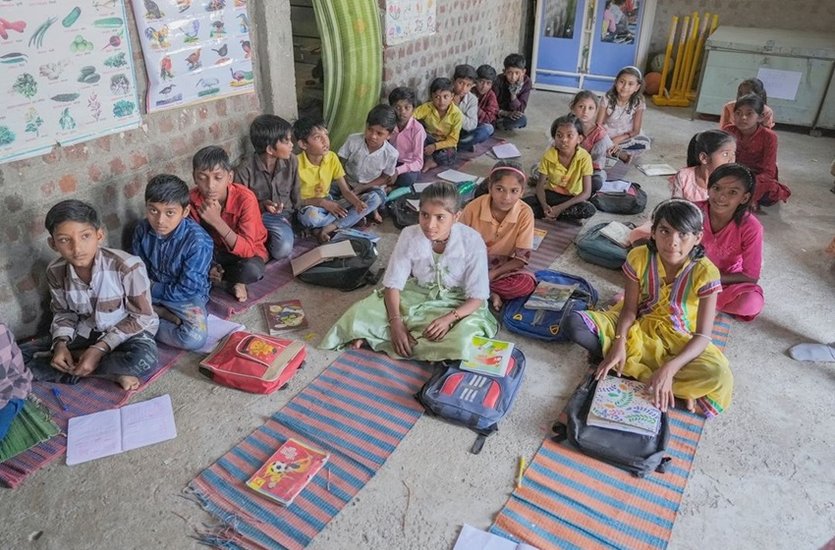 Sara tendulkar wilth small children