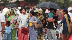 दिल्ली विधानसभा चुनाव जीतने के लिए AAP की राह पर BJP, ला सकती है महिलाओं के लिए कोई खास योजना