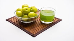 1 महीने आंवला का सेवन करने से बॉडी में दिखते हैं ये 10 बदलाव, किस तरह और कब करें सेवन, जानिए तरीका