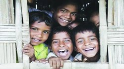 दुनिया मेरे आगे: बढ़ती सुविधाएं सिकुड़ता बचपन, नए दौर ने बदला बच्चों का जीवन