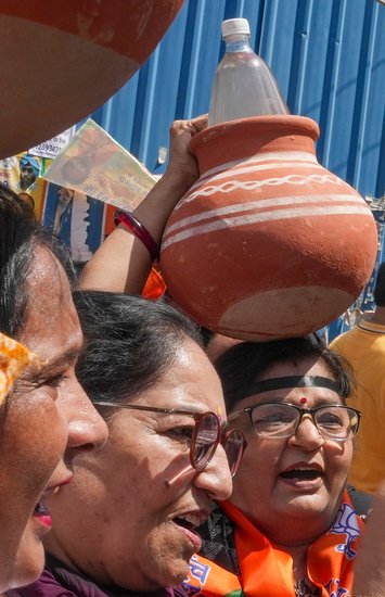 bjp aap face to face on water