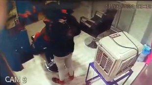 Lucknow News, Viral Video, Saloon Video Viral, spit massage
