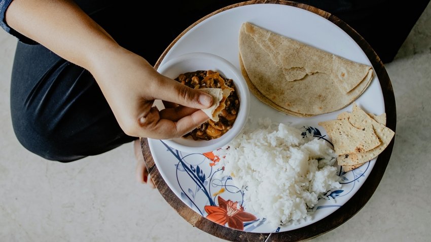 Eating roti and rice together health effects