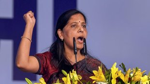 Kejriwal, Arvind Kejriwal, Sunita Kejriwal