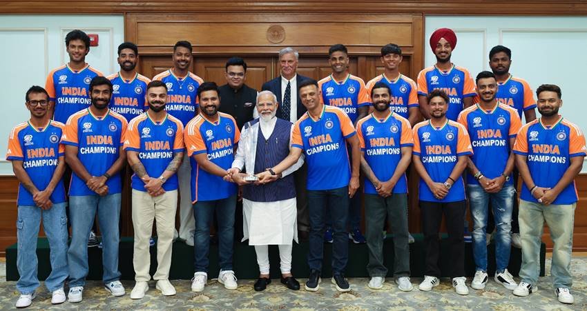 Narendra Modi not hold the World Cup trophy