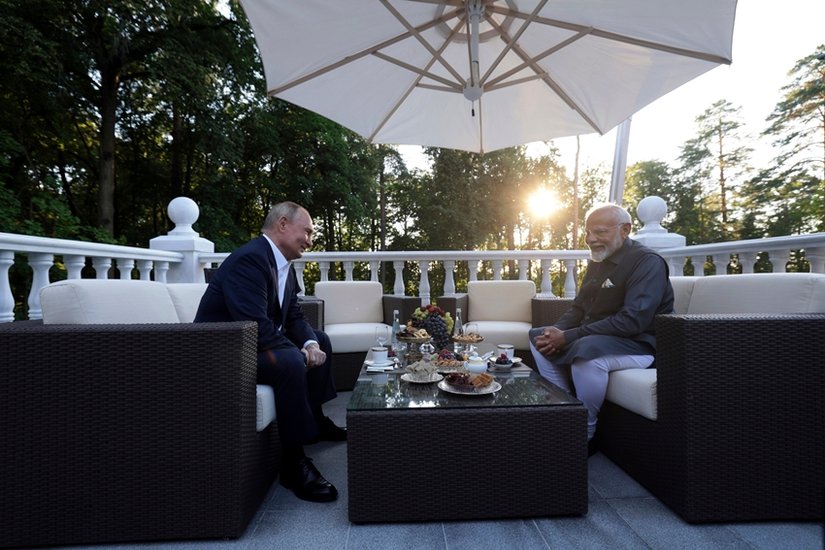 Putin drives electric car