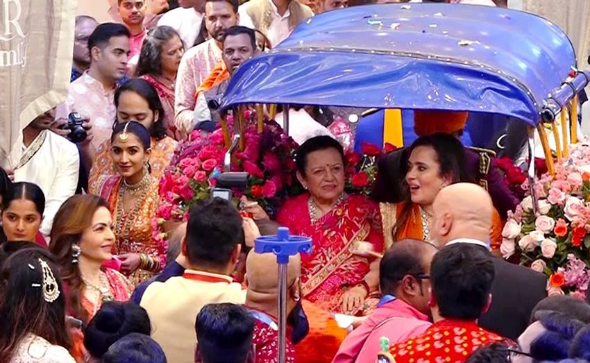 Mukesh Ambani in Mameru Ceremony