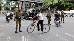 बांग्लादेश : सुप्रीम कोर्ट के फैसले के बाद छात्रों ने सरकार को नई मांगे मानने के लिए दिया 48 घंटे का वक़्त, कर्फ़्यू से मिली कुछ देर की राहत