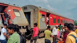 संपादकीय: रूकने का नाम नहीं ले रहा हादसों का सिलसिला, आए दिन हो रही हैं रेल दुर्घटनाएं