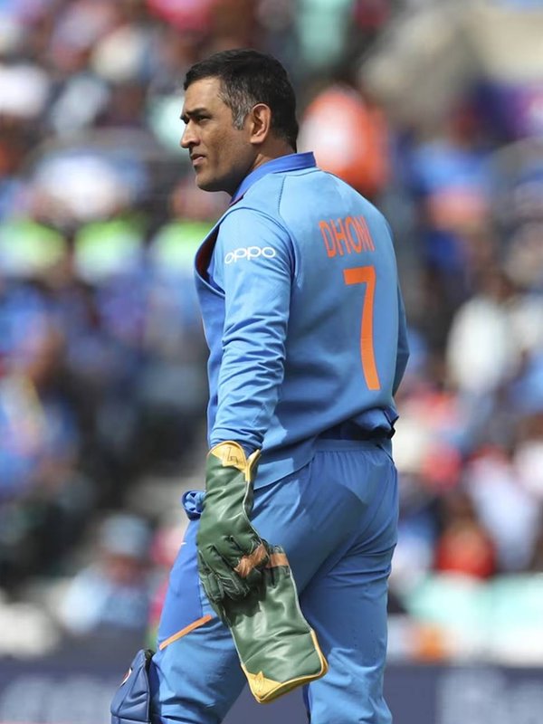 MS Dhoni | Rohit Sharma |