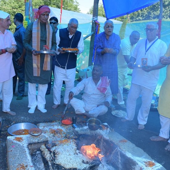 Kashmiri Pandits worship