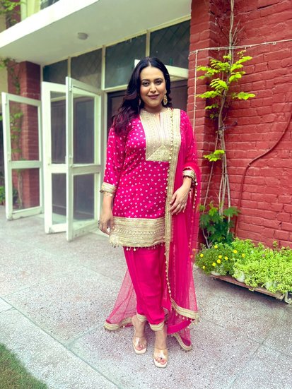 Swara Bhasker pink suit outfit