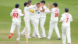 Video: रेड बॉल क्रिकेट में नहीं देखा होगा इतना रोमांच: 6 गेंद में चाहिए थे 2 रन, मैच हो गया टाई, 5 बल्लेबाजों के शतकों पर फिरा पानी; रच गया इतिहास