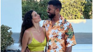 Hardik Pandya, Hardik Pandya Follows to Ananya Pandey
