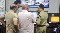 रात में शादीशुदा महिला इंस्पेक्टर के घर में जबरन घुसा IPS अधिकारी? सरकार ने किया सस्पेंड