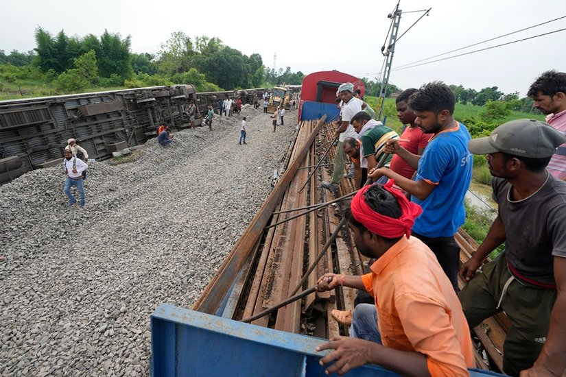 Gonda Train Accident Photos