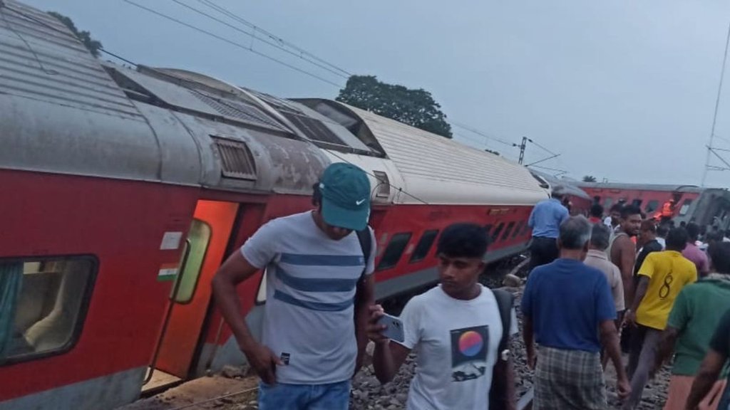 Jharkhand Train Accident | Howrah-CSMT Train Accident |