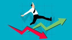 Sensex, Nifty में तेजी के बीच क्या करें आम निवेशक? प्रॉफिट बुक करें या बनाए रखें निवेश