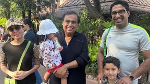 Mukesh Ambani, Sharmila Faruqui, Isha Ambani