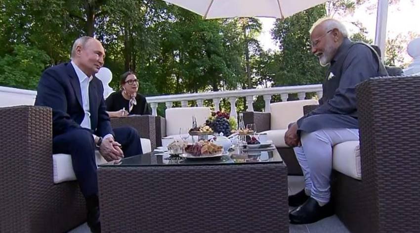 Woman seen with PM Modi and Putin