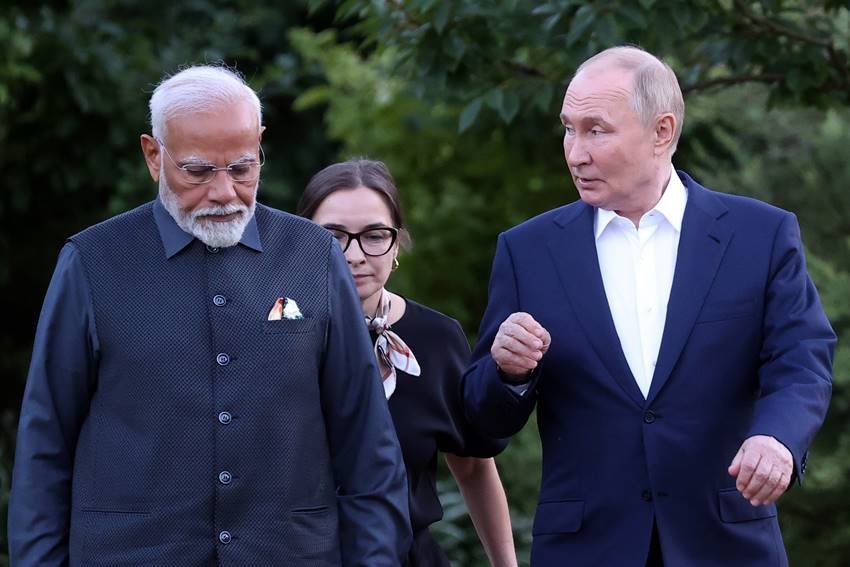 Secret Lady With Pm Modi and Putin
