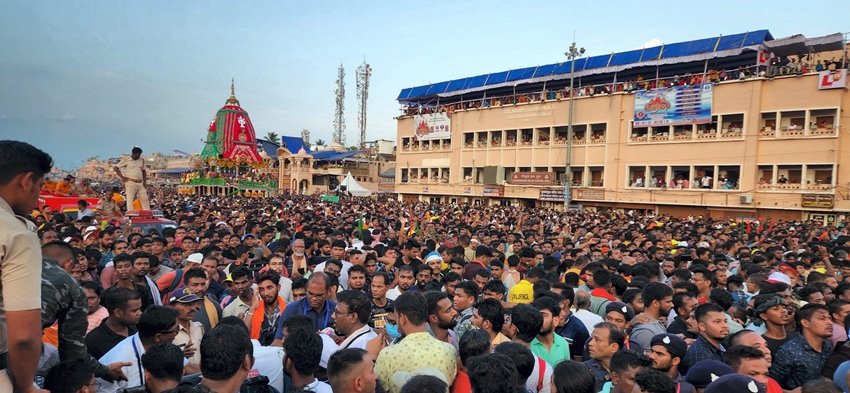 Jagannath Yatra crowd scenes