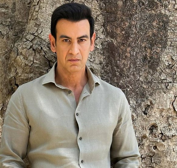 Ronit Roy Flat Price