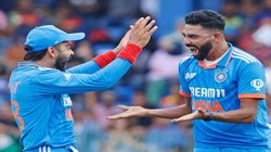 IND vs SL: श्रीलंका के खिलाफ पहले T20 मुकाबले से पहले तेज गेंदबाज मोहम्मद सिराज हुए इंजर्ड, खेलने पर बना सस्पेंस!