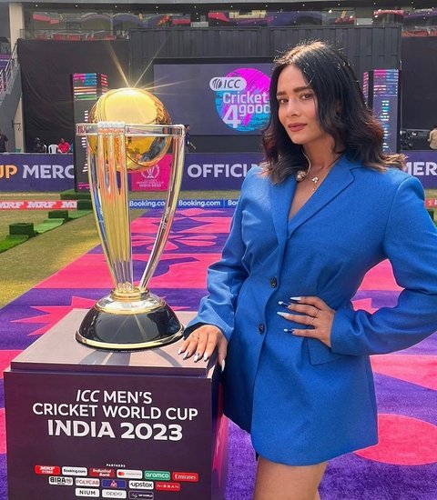 Mayanti Langer education
