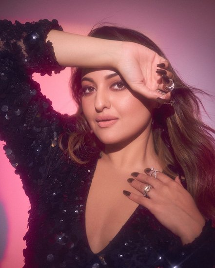 Sonakshi Sinha Subtle makeup