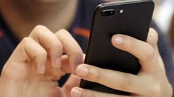 कैंडी क्रश खेलने और सोशल मीडिया यूज करने वाले टीचर को डीएम ने किया सस्पेंड, कॉपियों की चेकिंग में भी पकड़ी गई गलती