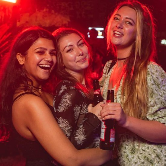 3- अमेरिका की बडवाइजर (Budweiser) तीसरे स्थान पर है। इस ब्रांड की बीयर की सेल पूरी दुनिया में 7.4 बिलियन डॉलर हुई है। (@Budweiser/FB)