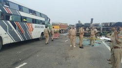 Unnao Accident: उन्नाव में भीषण सड़क हादसा, लखनऊ-आगरा एक्सप्रेसवे पर बस-टैंकर की भिड़ंत में 18 यात्रियों की मौत