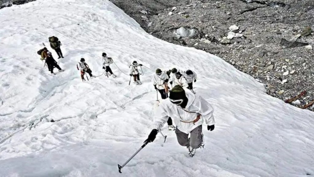 soldiers bodies recovered, soldiers avalanche Ladakh