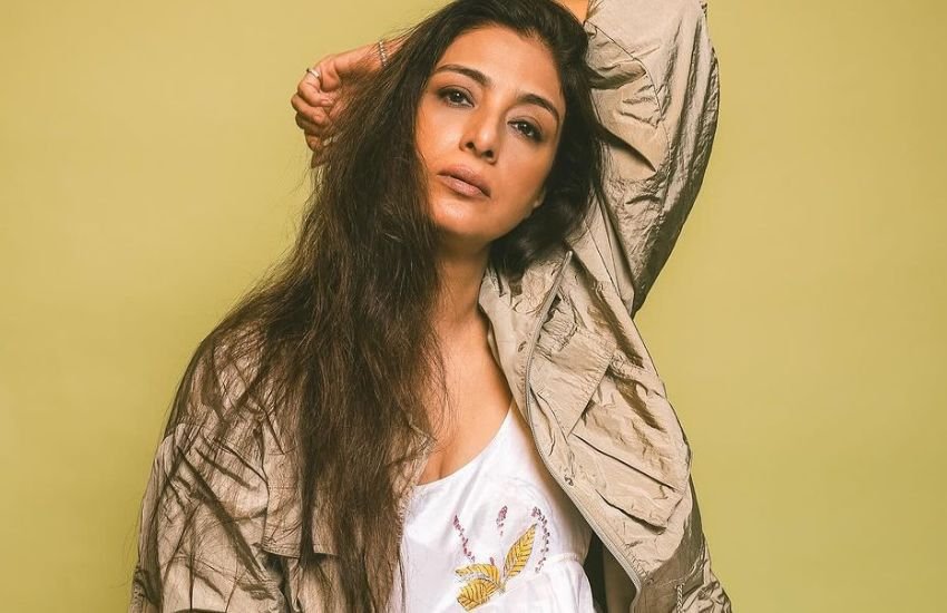 इन दिनों तब्बू अपनी आने वाली फिल्म 'औरों में कहां दम था' को लेकर चर्चा में हैं। जिसमें वह अजय देवगन के साथ नजर आने वाली हैं। (Tabutiful/Insta)
