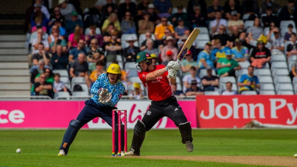 वारविकशायर ने लगाया जीत का छक्का, 7 खिलाड़ियों ने लिए विकेट; नॉटिंघमशायर के नाम हुआ शर्मनाक रिकॉर्ड