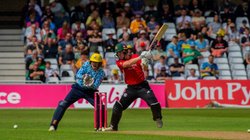 वारविकशायर ने लगाया जीत का छक्का, 7 खिलाड़ियों ने लिए विकेट; नॉटिंघमशायर के नाम हुआ शर्मनाक रिकॉर्ड