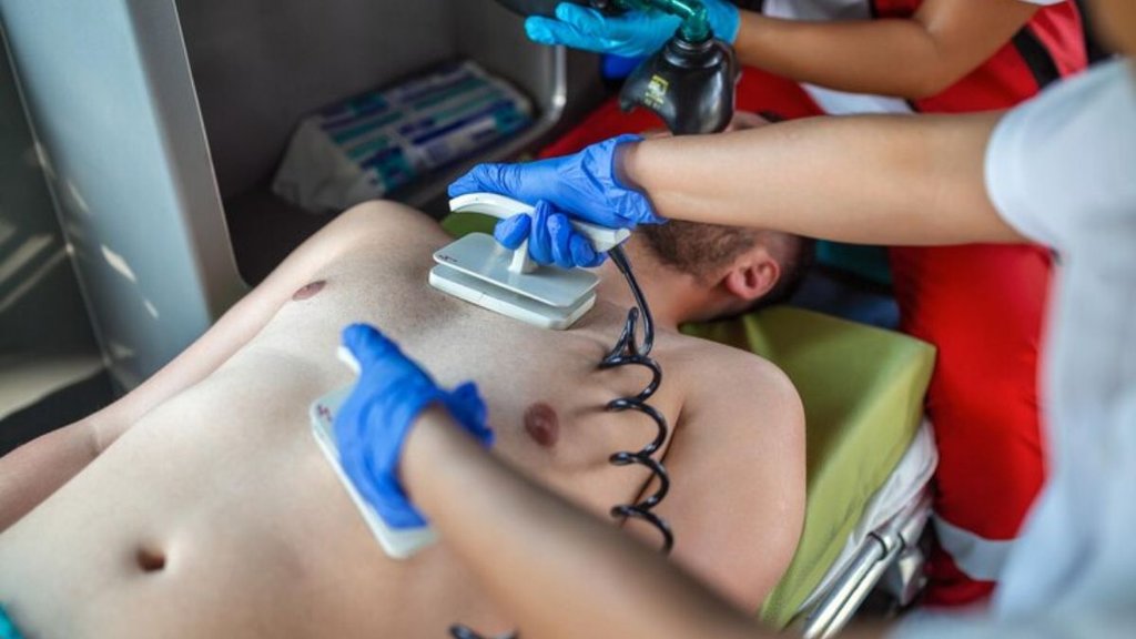 CardioPulmonary Resuscitation,cardiac arrest Symptoms, cardiac arrest sign, cardiac arrest cure, how to trear cardiac arrest person, CPR, First Aid, Steps of CPR In Order