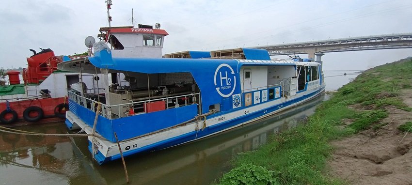 Hydrogen fuel cruise Ganga River