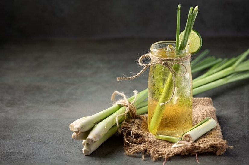 नींबू और अंडे का ये स्किन मास्क (lemon egg white for oily skin) स्किन की कई समस्याओं से लड़ने में मददगार है। ये त्वचा में एक्ने को कम करता है और सीबम प्रोडक्शन को रोकने में मददगार है। (P.C. Freepik)