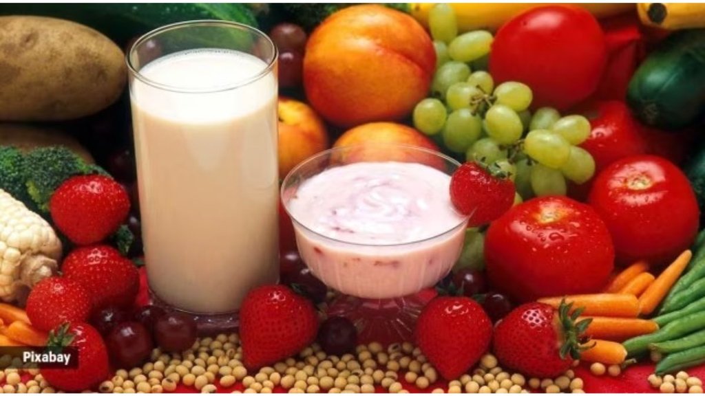 fruits and milk combination,fruits, fruits combination, fruits with milk, fruits with yoghurt, fruits with dairy, fruits dairy combination,
