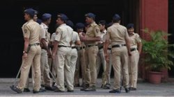 Maharashtra: 700 पुलिसवालों ने मिलकर गैंगरेप के एक आरोपी को दबोचा, पीड़िता के दोस्त को बांधकर पीटने और फिर सामूहिक दुष्कर्म का आरोप