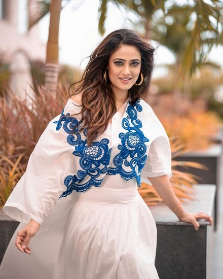 Shweta Tiwari Blue embroidery