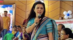 बढ़ सकती हैं TMC सांसद महुआ मोइत्रा की मुश्किलें, रेखा शर्मा के खिलाफ आपत्तिजनक टिप्पणी मामले में FIR दर्ज